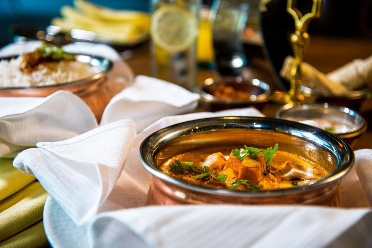 Pullman Sharjah Hotel Exterior foto Paneer masala