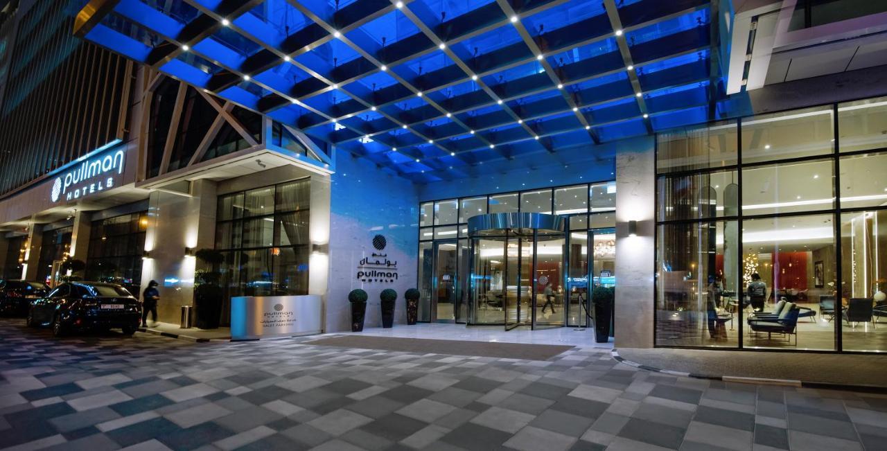 Pullman Sharjah Hotel Exterior foto Entrance of the hotel