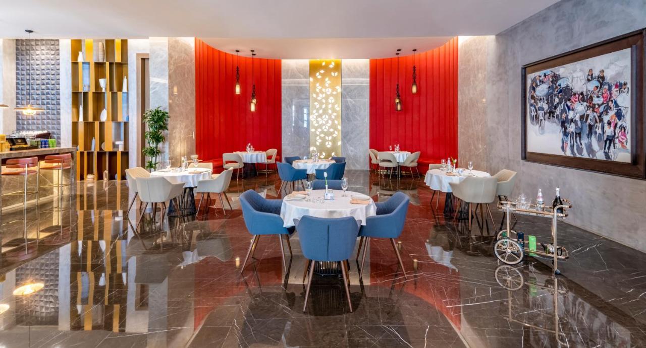 Pullman Sharjah Hotel Exterior foto The restaurant