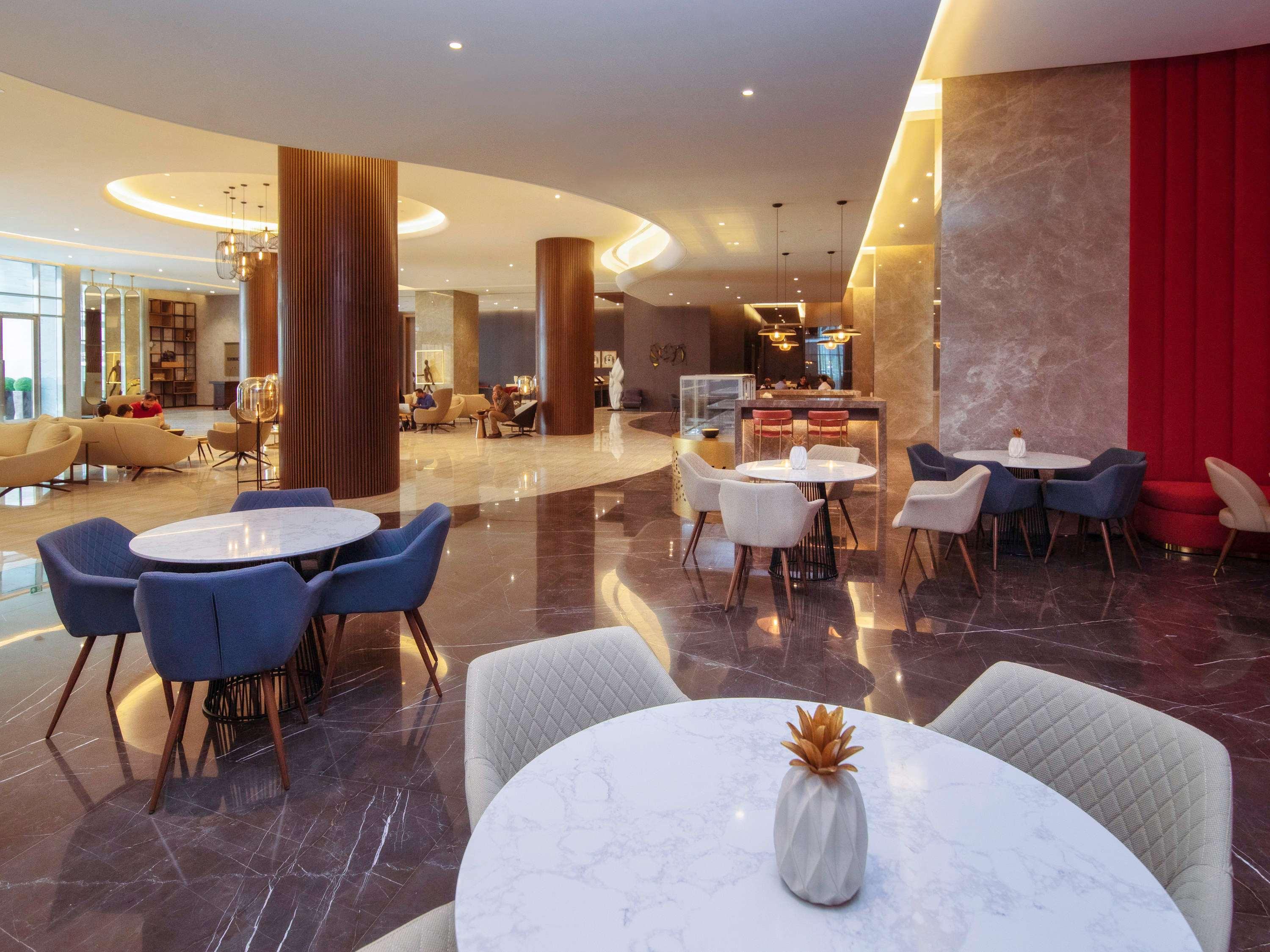 Pullman Sharjah Hotel Exterior foto Lobby
