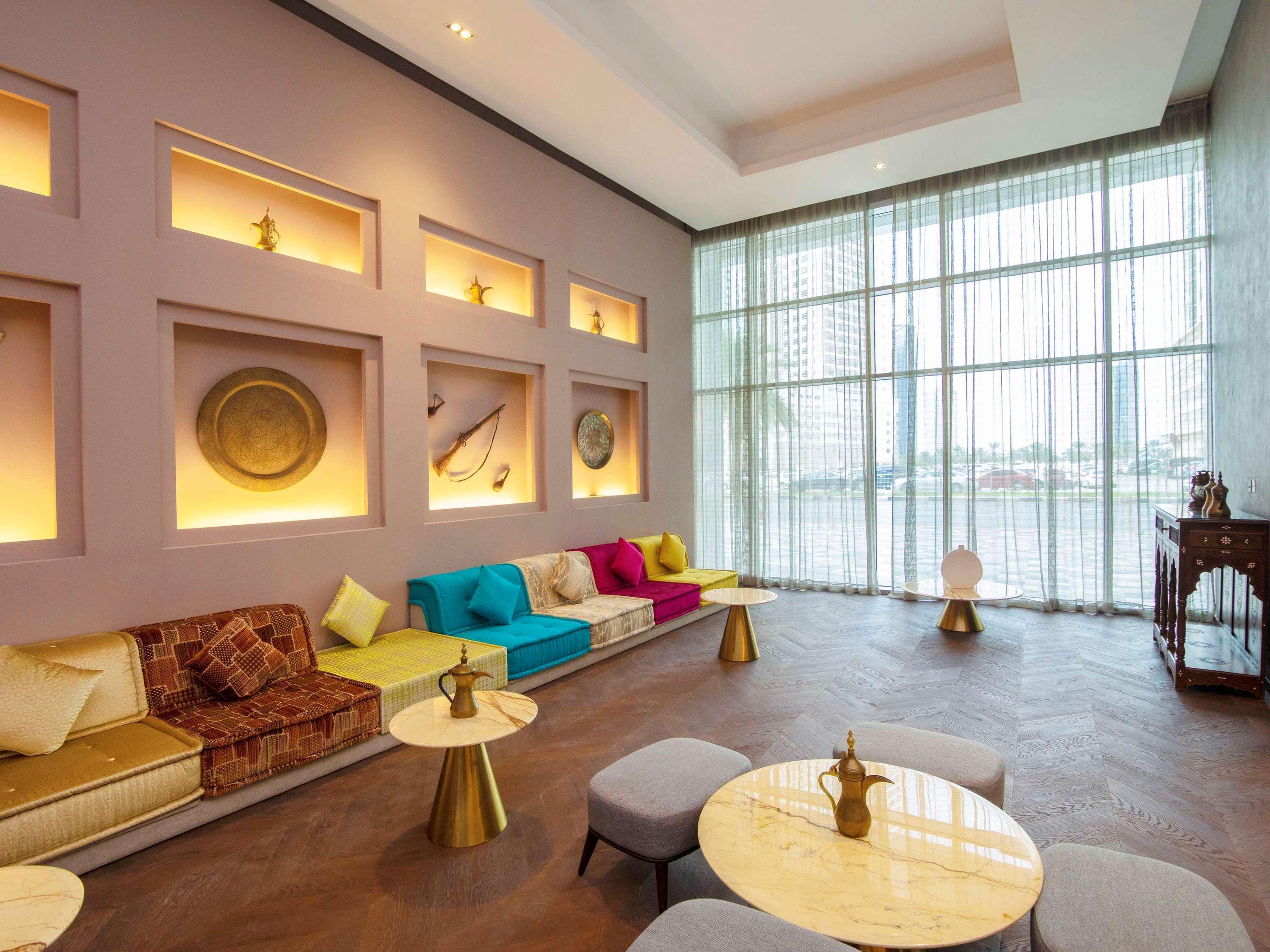 Pullman Sharjah Hotel Exterior foto The lounge at the airport