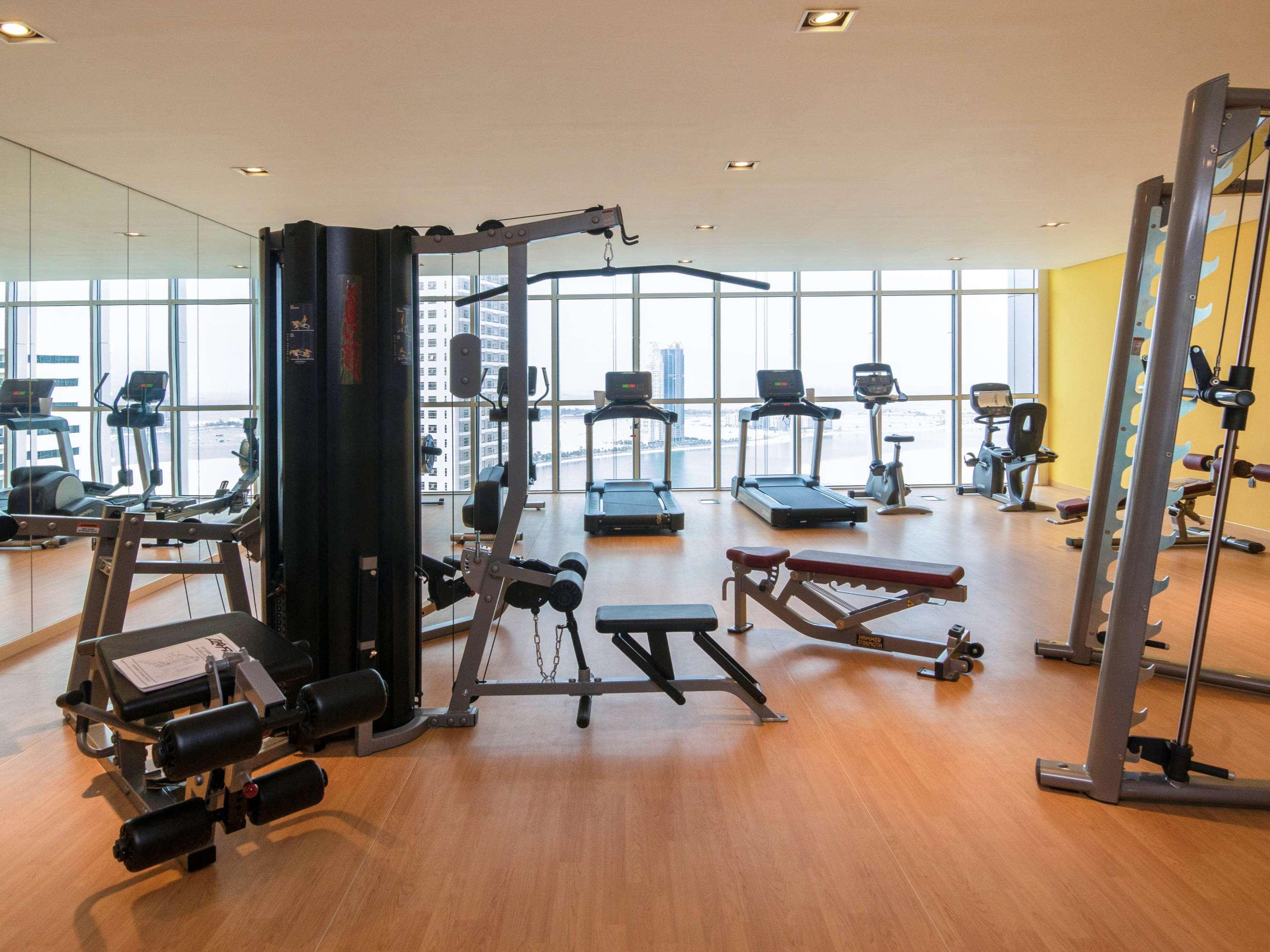 Pullman Sharjah Hotel Exterior foto A gym in a hotel