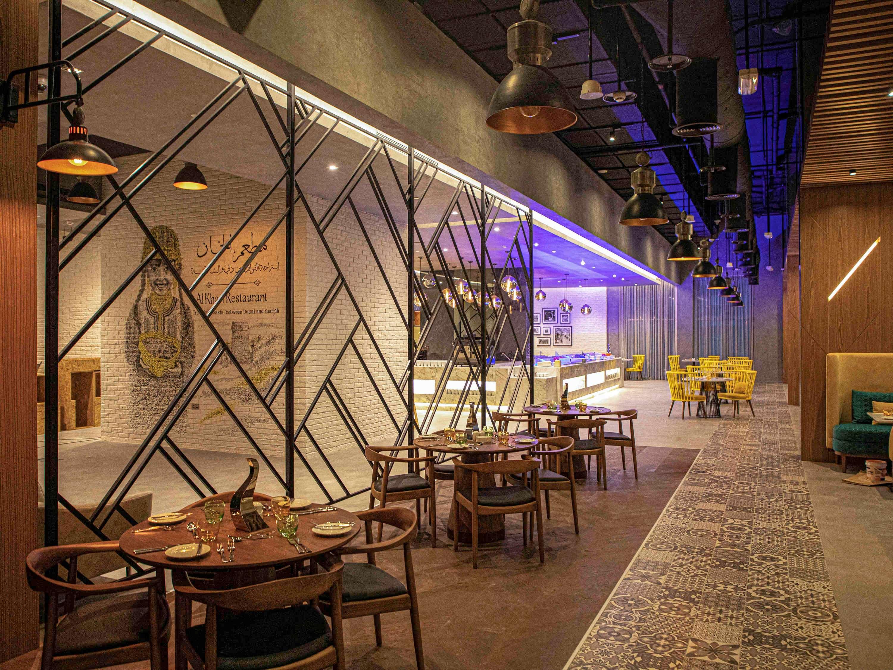Pullman Sharjah Hotel Exterior foto The interior of the restaurant
