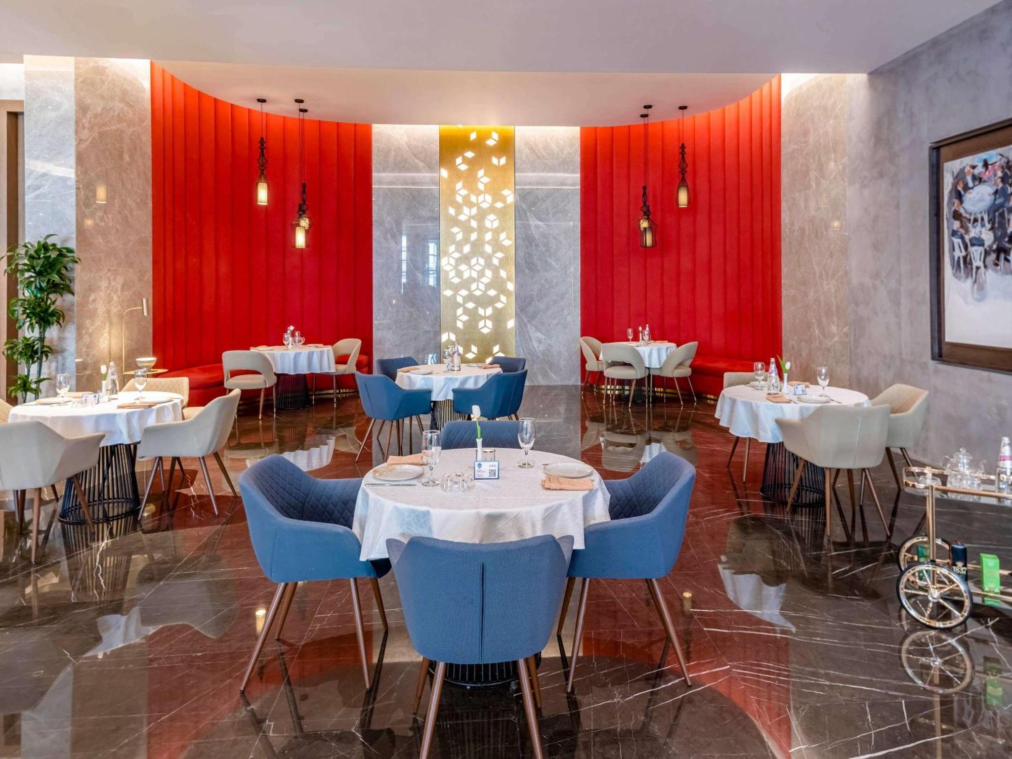Pullman Sharjah Hotel Exterior foto Restaurant