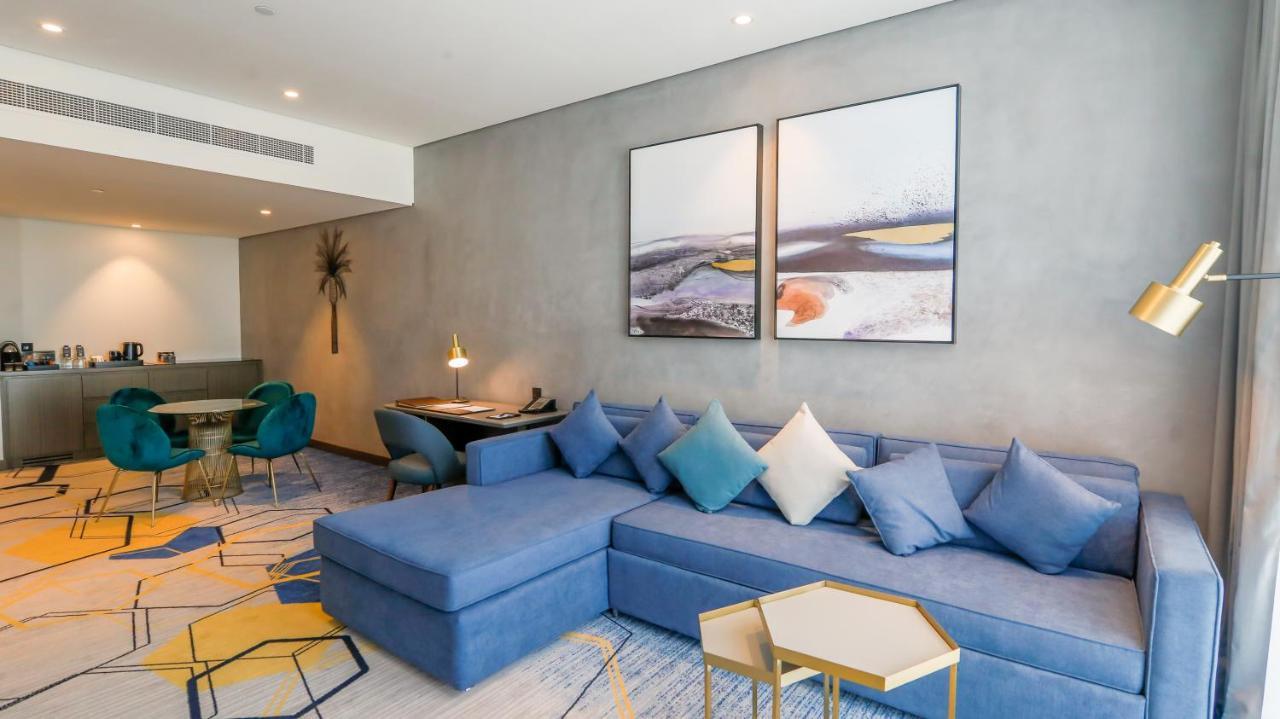 Pullman Sharjah Hotel Exterior foto A living room at the hotel