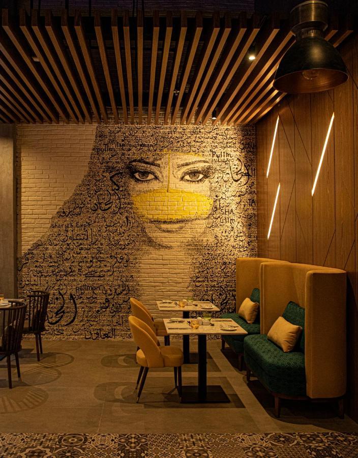 Pullman Sharjah Hotel Exterior foto Interior of the restaurant
